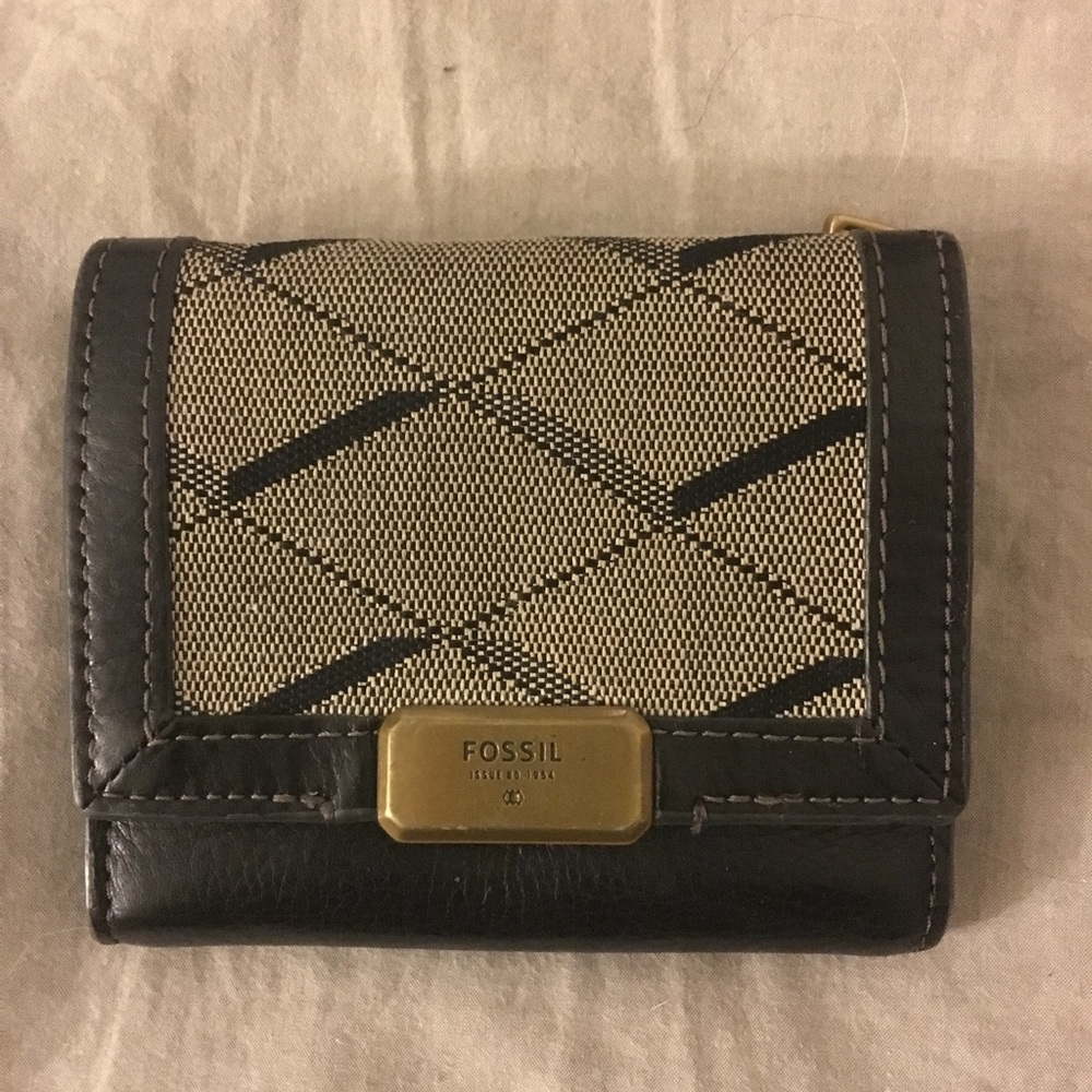 Fossil trifold wallet/ BUNDLES 30% off